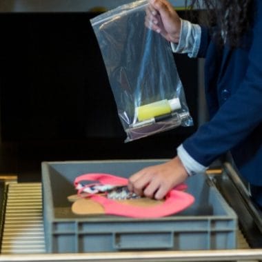 ¿Podemos llevar CBD en el avión? Guía completa para viajar sin problemas